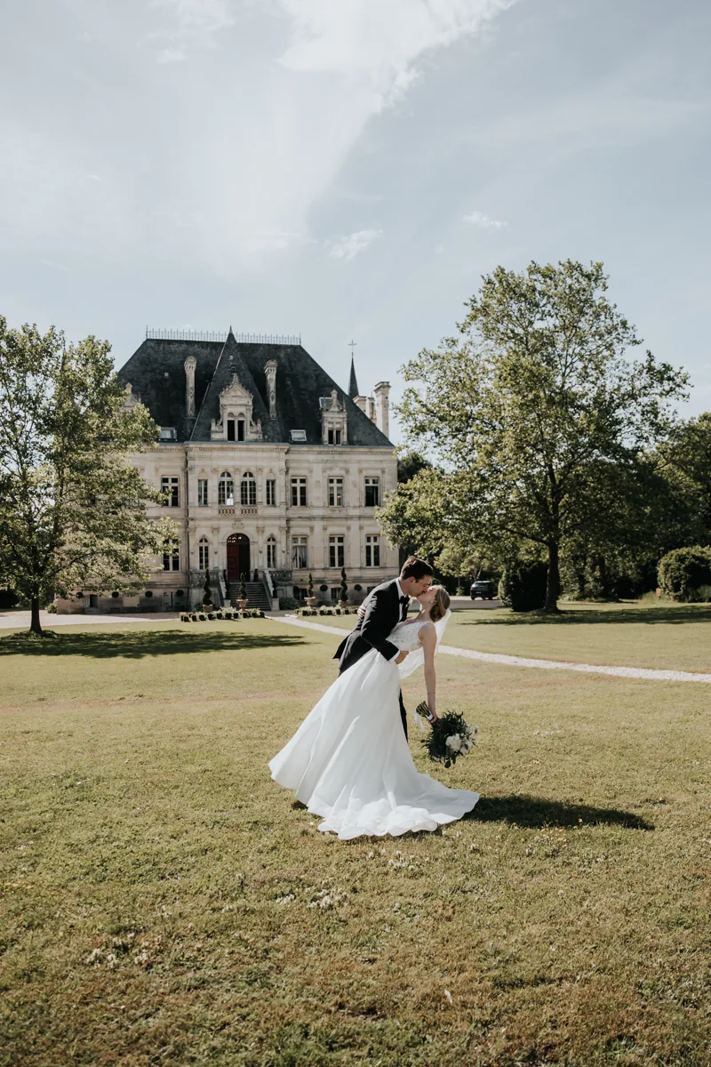 A bride on the lawn with the château behind her